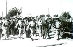 Marinheiros da Organização Revolucionária da Armada conduzidos, sobre escolta, para o campo de concentração do Tarrafal, em Outubro de 1936