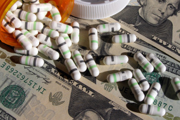Os caminhos entre o médico e a farmácia. Políticas quase invisíveis que aumentam o consumo excessivo de fármacos