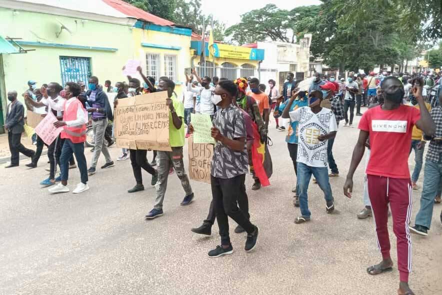 Angola, a força bruta do poder e o poder em bruto da resistência