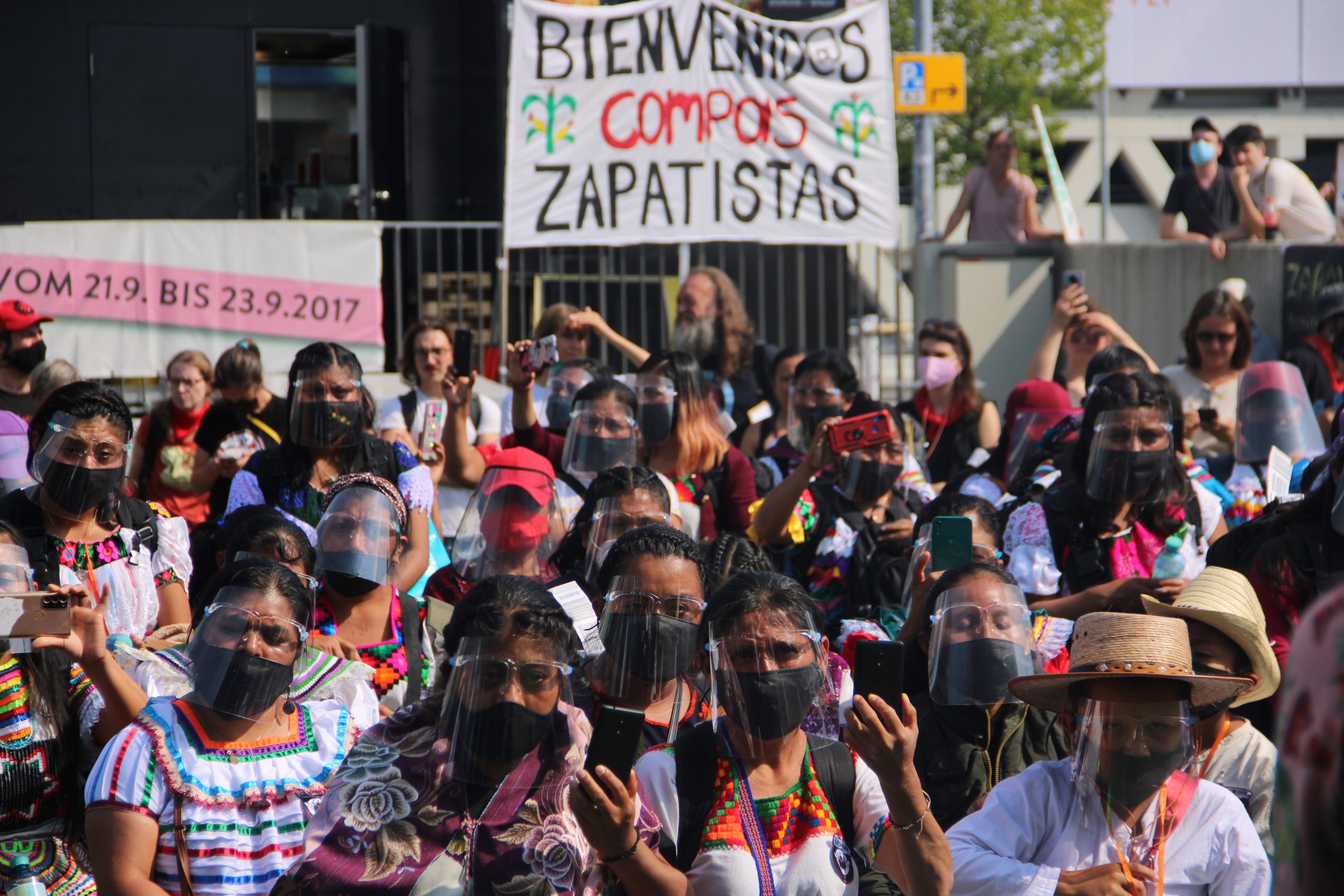 A Força Aérea Zapatista aterra em Viena com Chiapas à beira da Guerra Civil