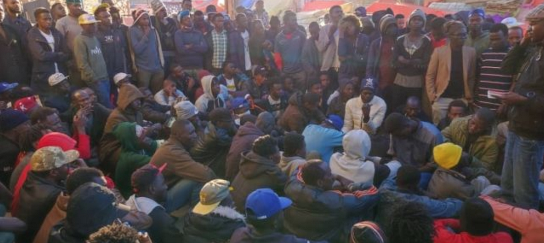Refugiados na Líbia organizam um crowdfunding para ajudar à sua sobrevivência e à sua luta