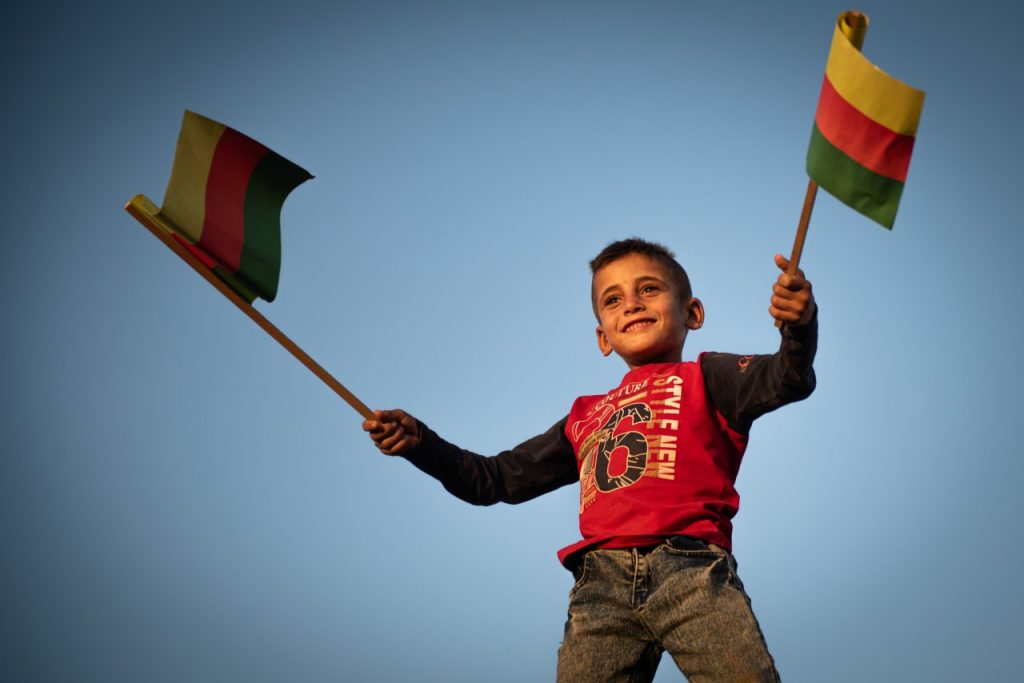 Reflexões e contrapontos subjectivos após uma década de revolução em Rojava